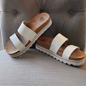 Reef Slip ons size 8 White